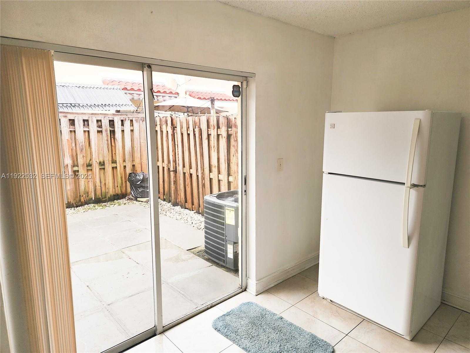 Small Image of Miami Number 3