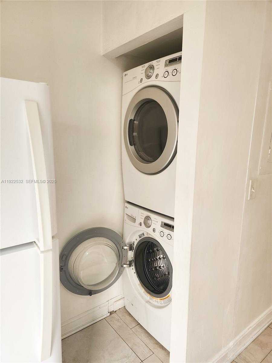 Small Image of Miami Number 4