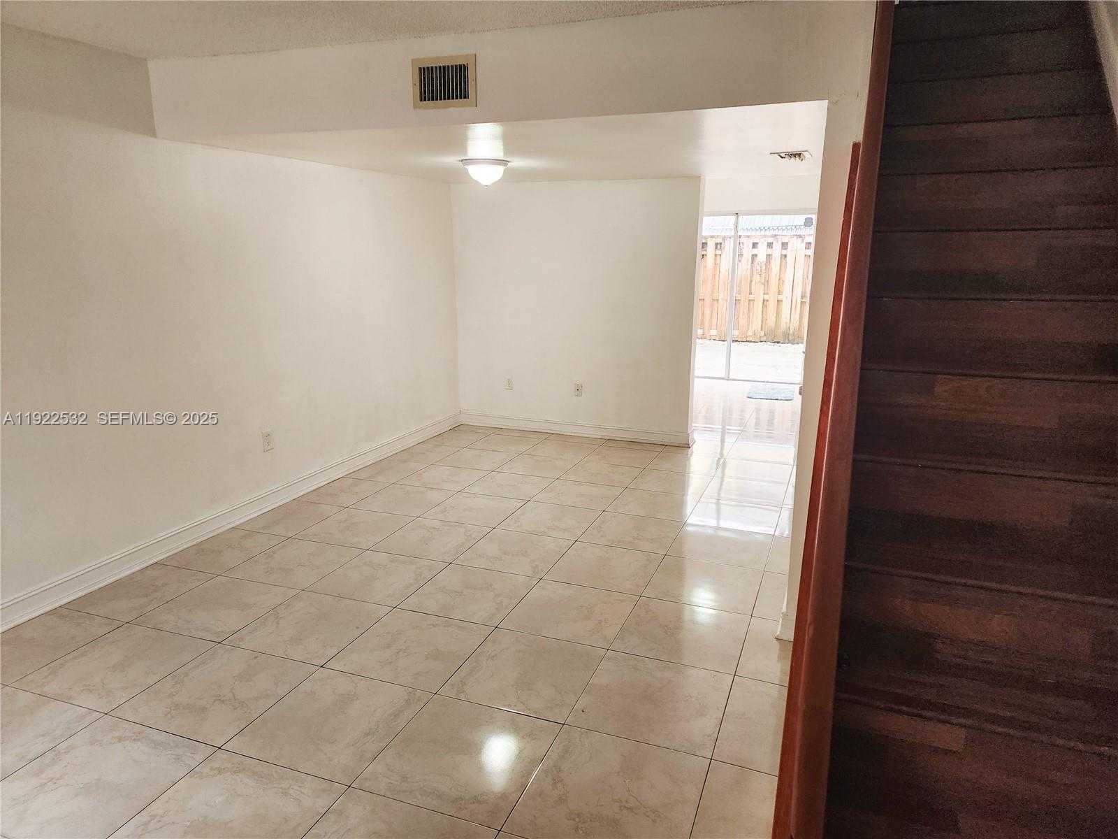 Small Image of Miami Number 5