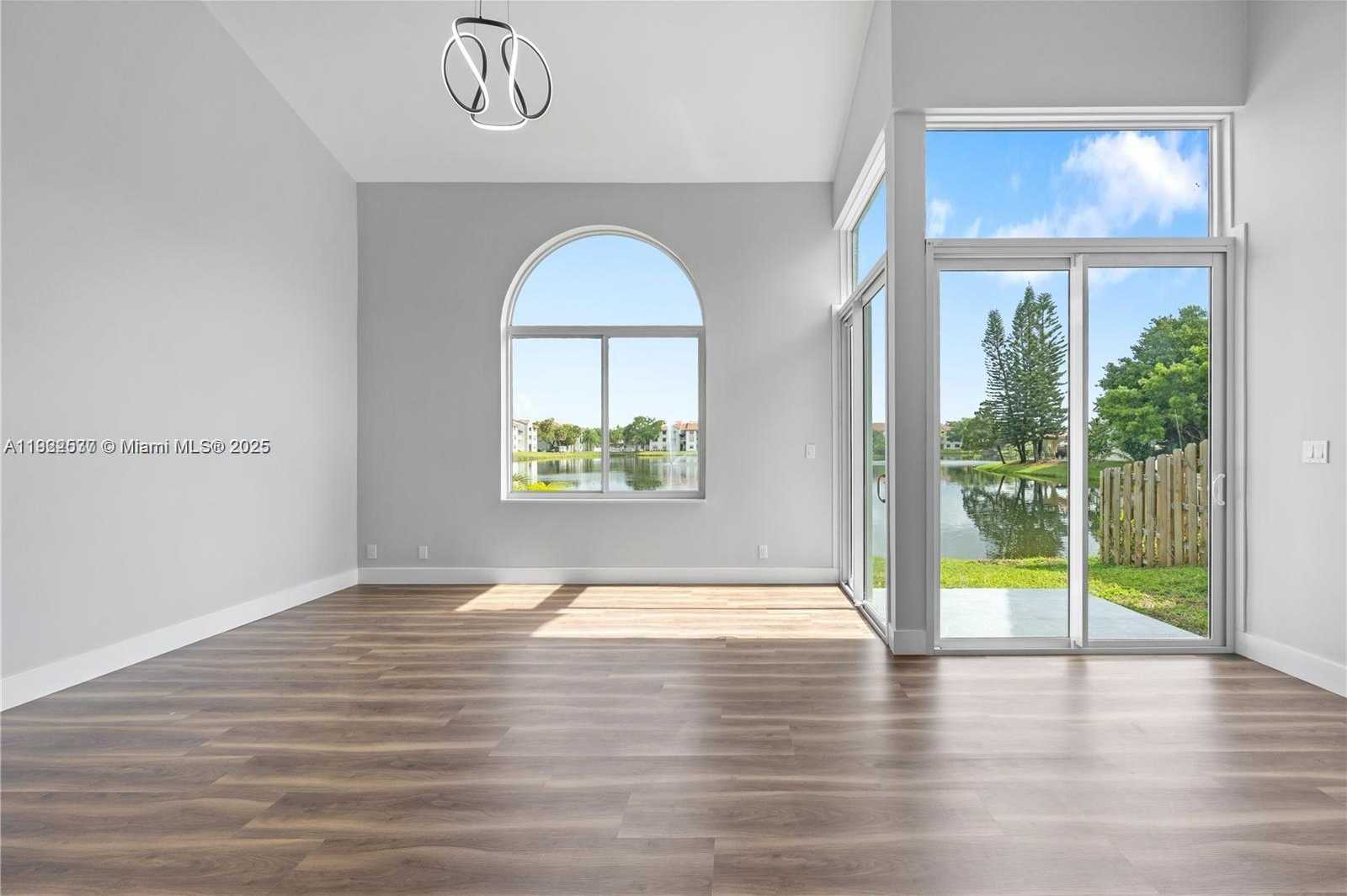 Small Image of 3835 LOMBARDY ST, Hollywood Number 2