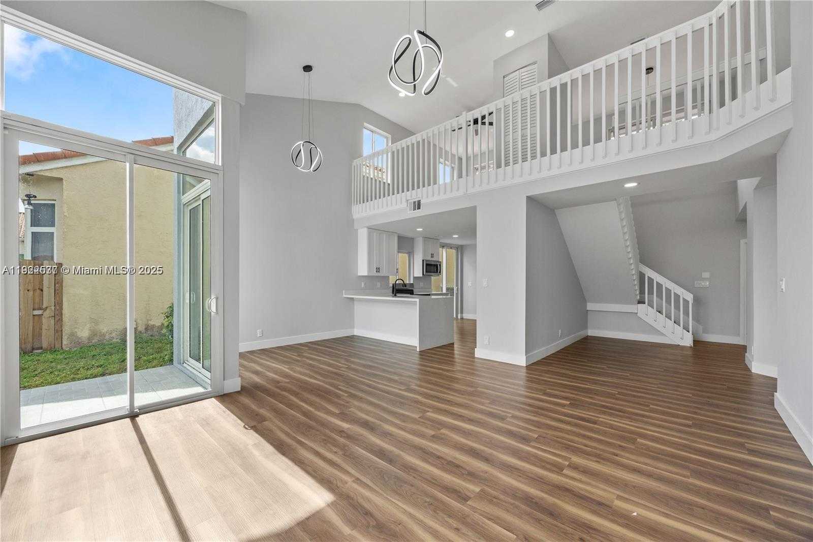 Small Image of 3835 LOMBARDY ST, Hollywood Number 5