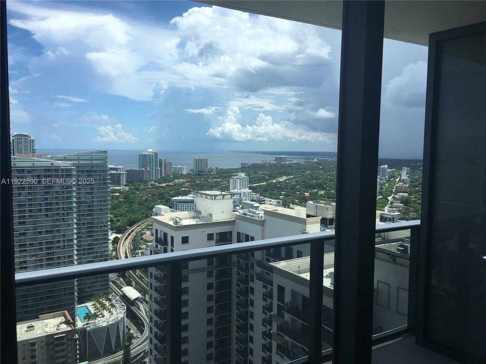 Imagen de Pequeño Objeto