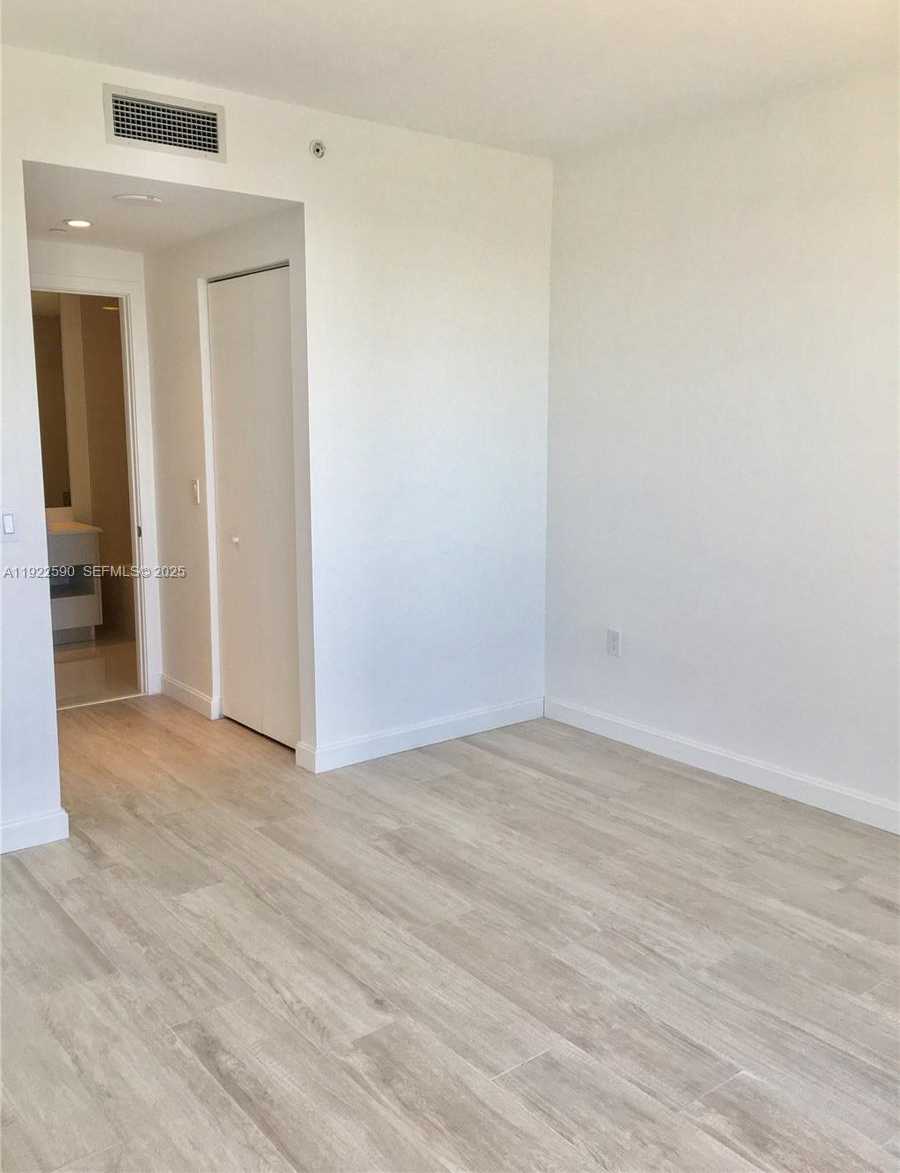 Imagen de Pequeño Objeto