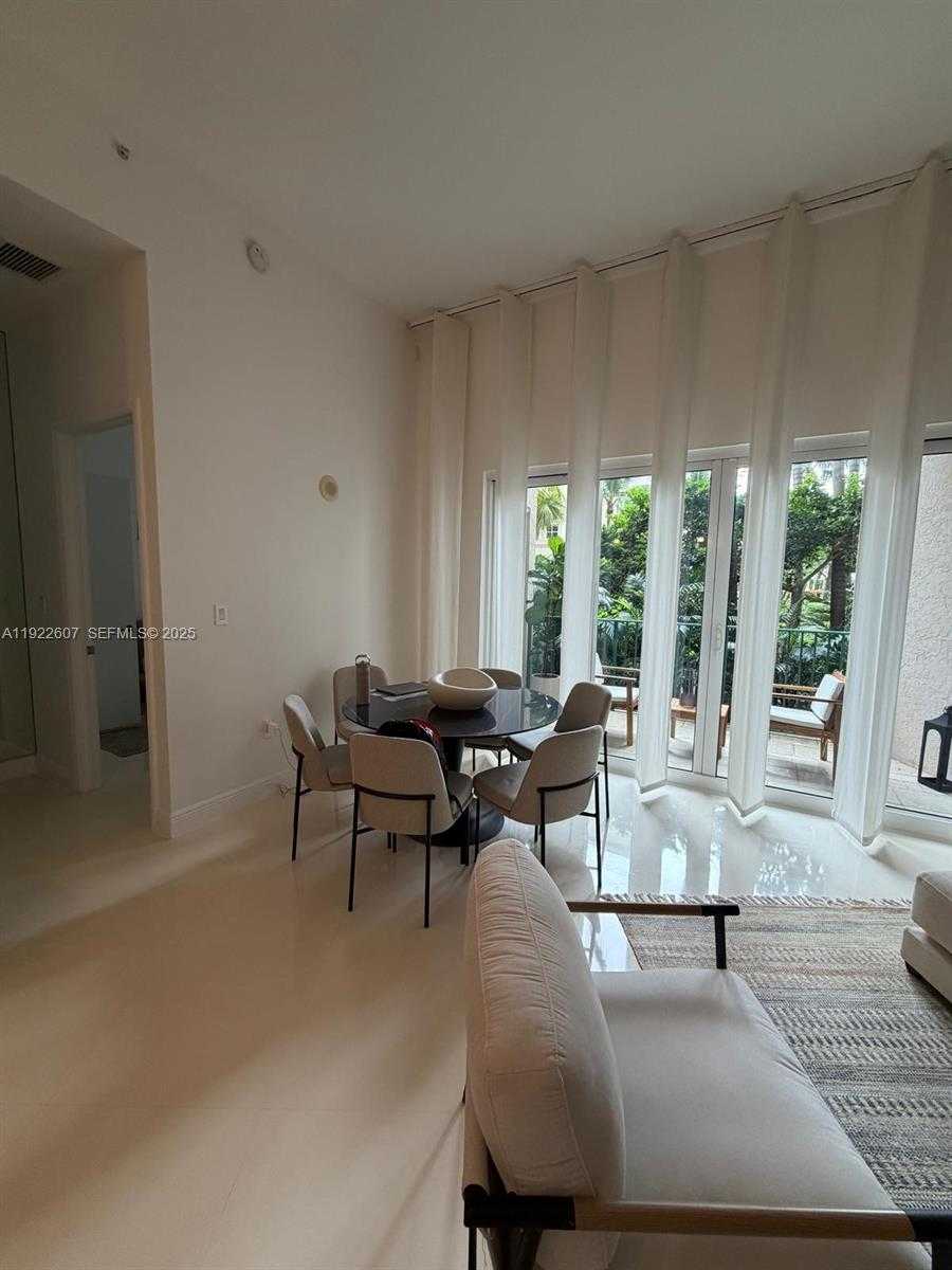 Imagen de Pequeño Objeto