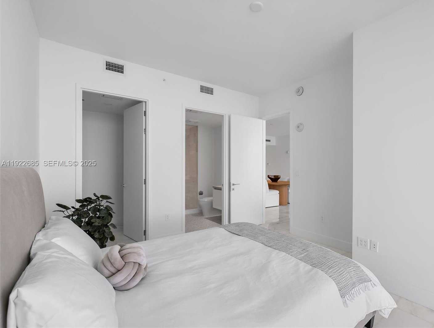 Small Image of 700 NORTH EAST 26 TER #3602, Miami Number 17