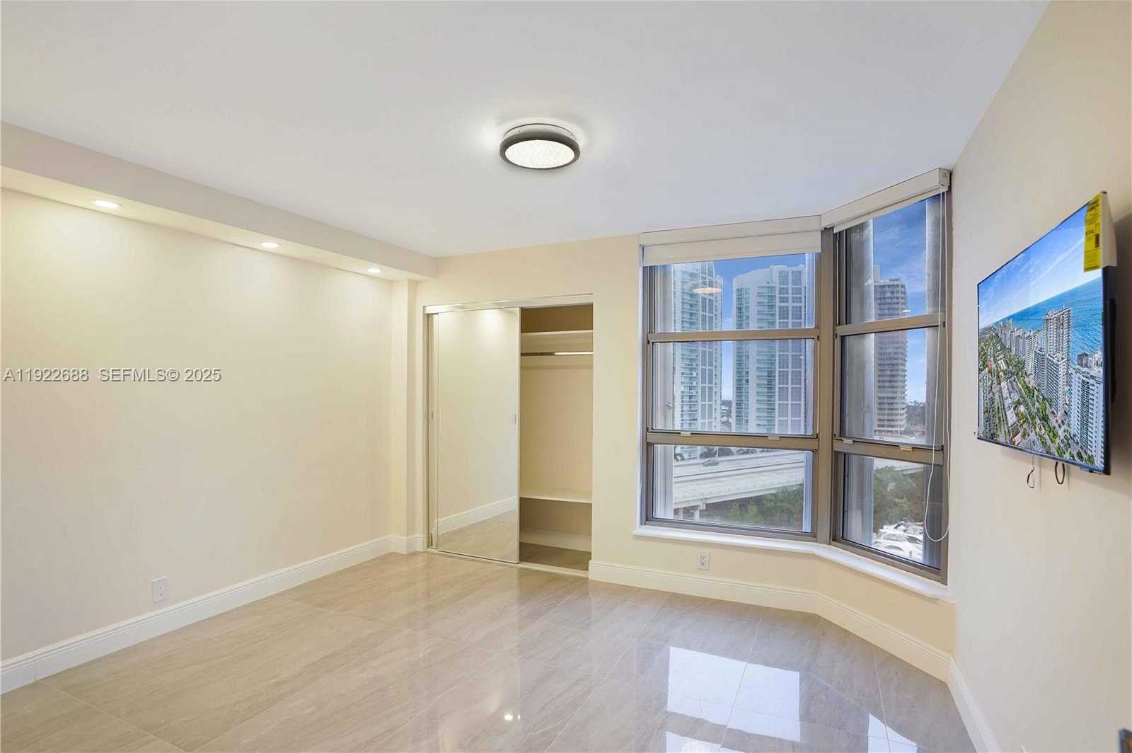 Imagen de Pequeño Objeto