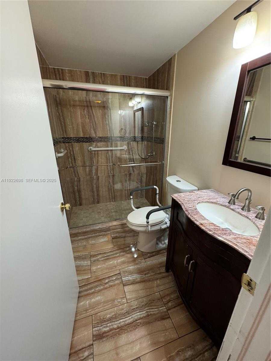 Small Image of 8013 LAKE DR #105, Doral Number 13