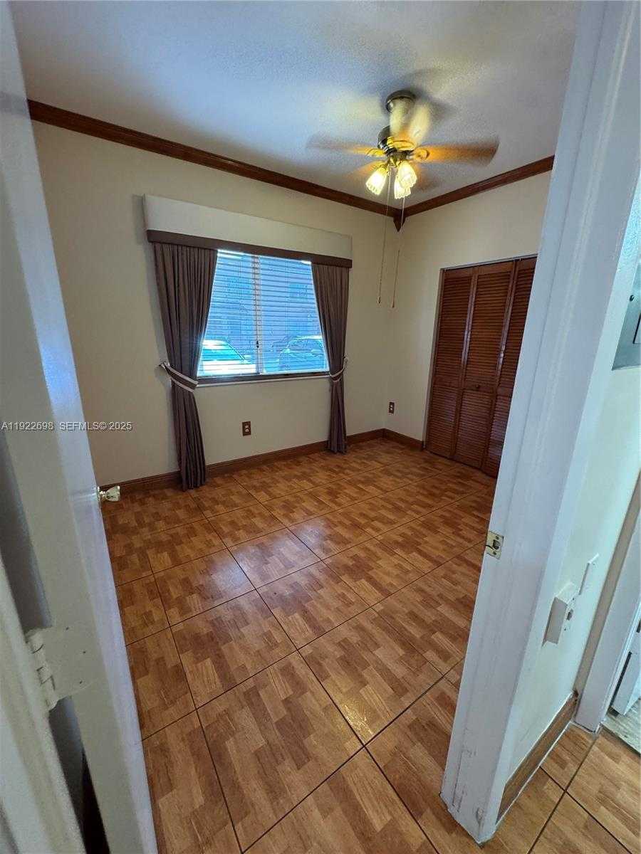 Small Image of 8013 LAKE DR #105, Doral Number 15