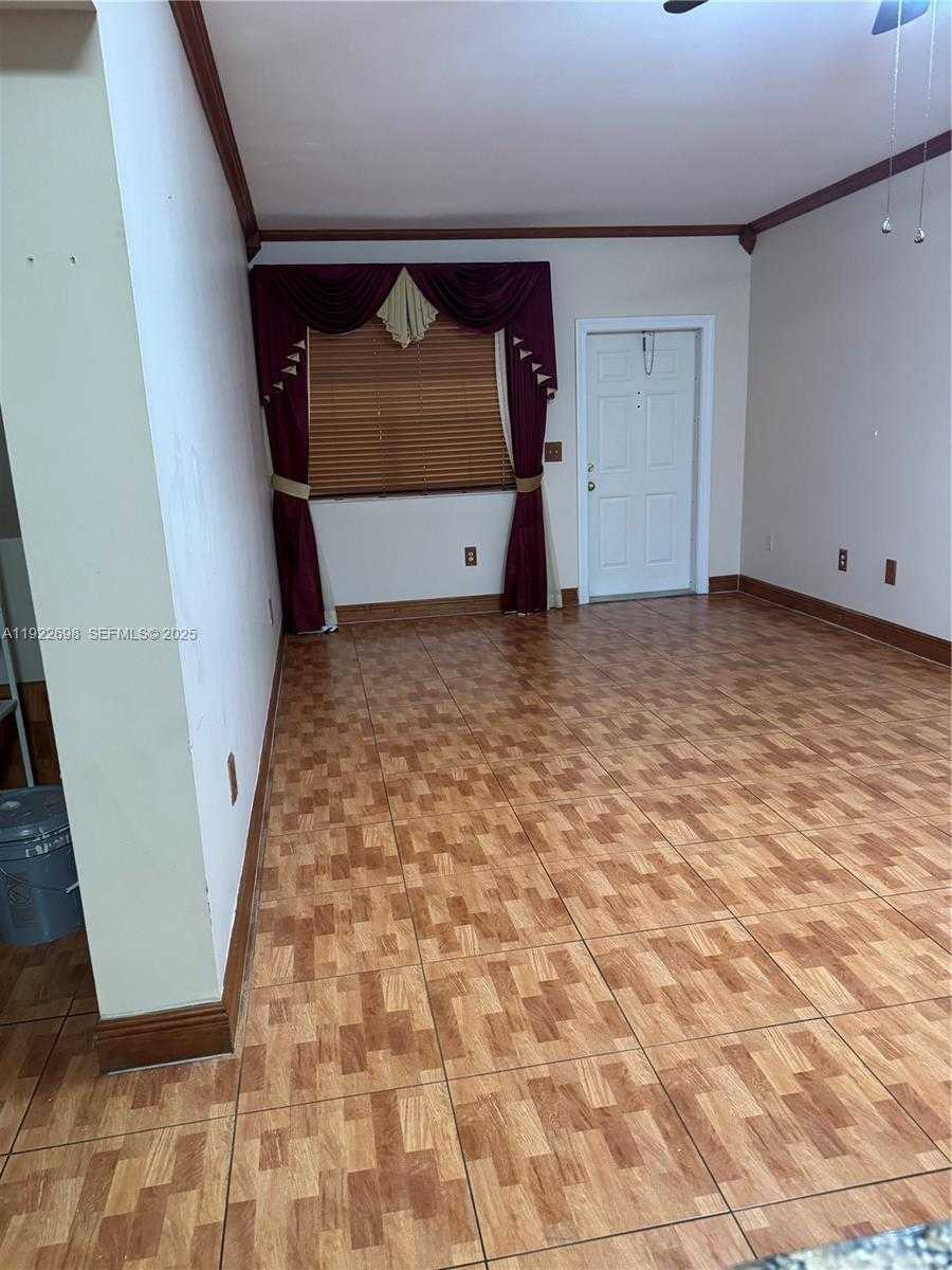 Small Image of 8013 LAKE DR #105, Doral Number 2