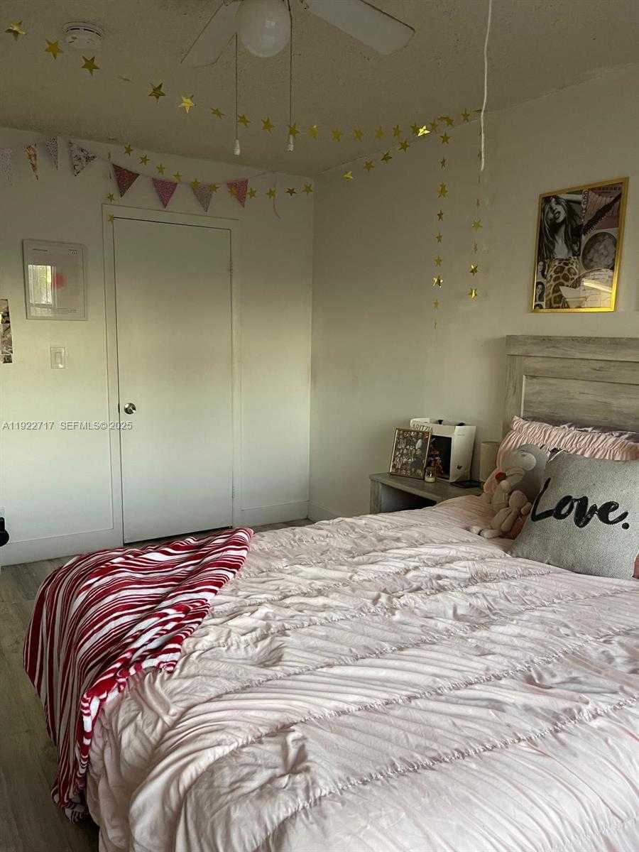 Small Image of 8290 LAKE DR #407, Doral Number 15