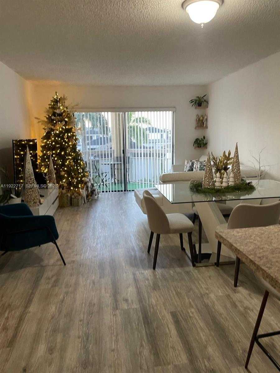 Small Image of 8290 LAKE DR #407, Doral Number 2