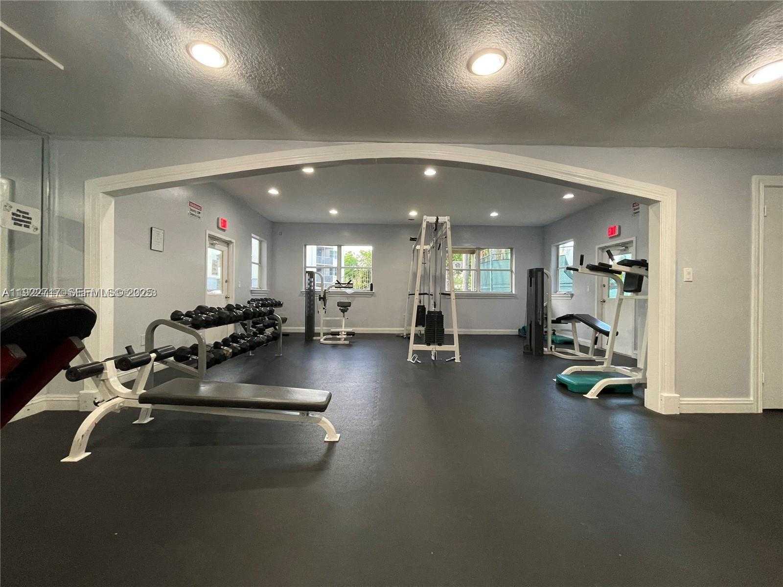 Small Image of 8290 LAKE DR #407, Doral Number 28