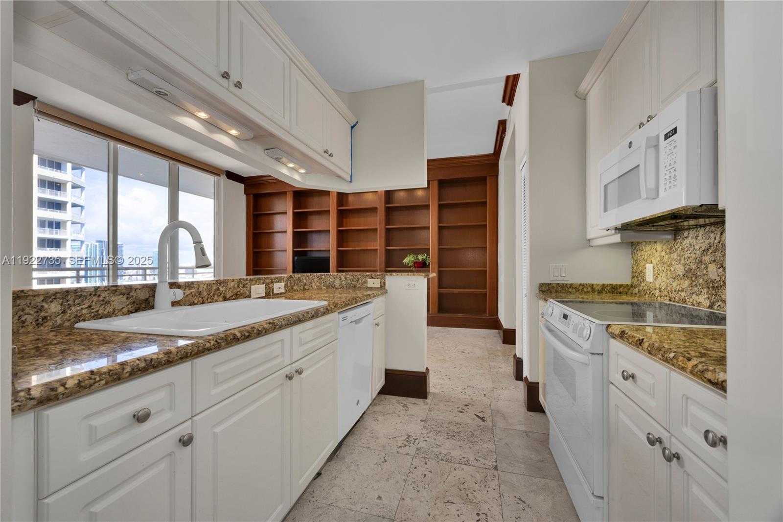 Small Image of 808 BRICKELL KEY DR #3603, Miami Number 4