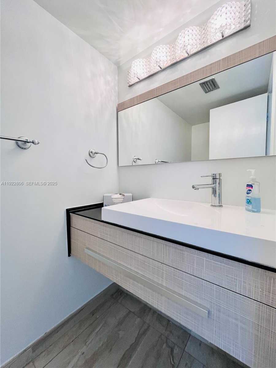 Small Image of 253 POINCIANA DR #603, Sunny Isles Beach Number 6