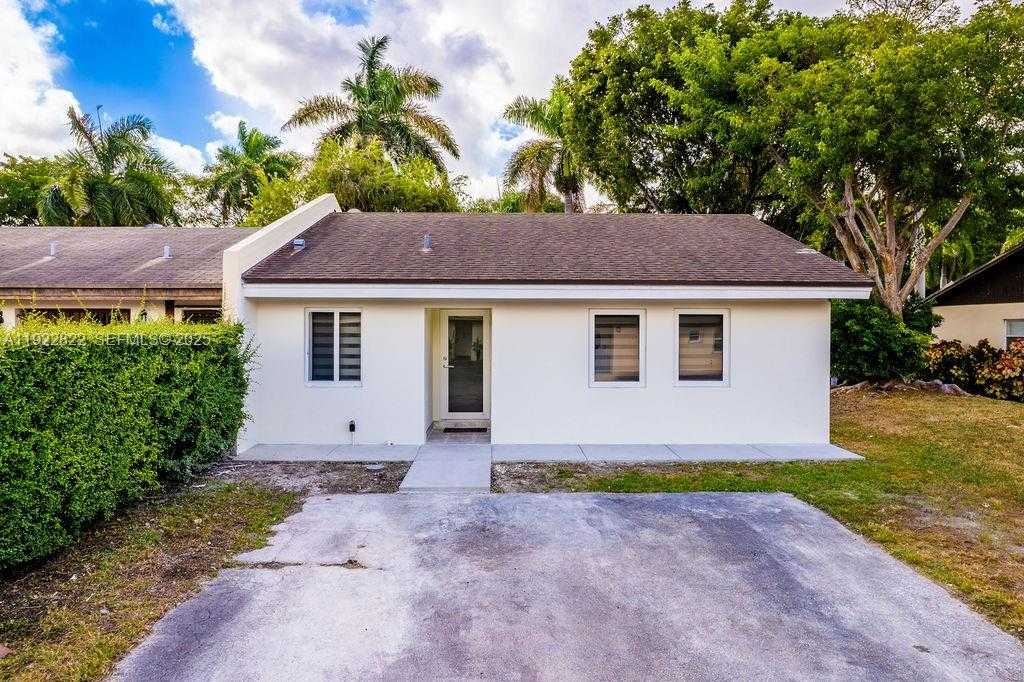 Small Image of 5240 SOUTH WEST 139TH PL, Miami Number 1
