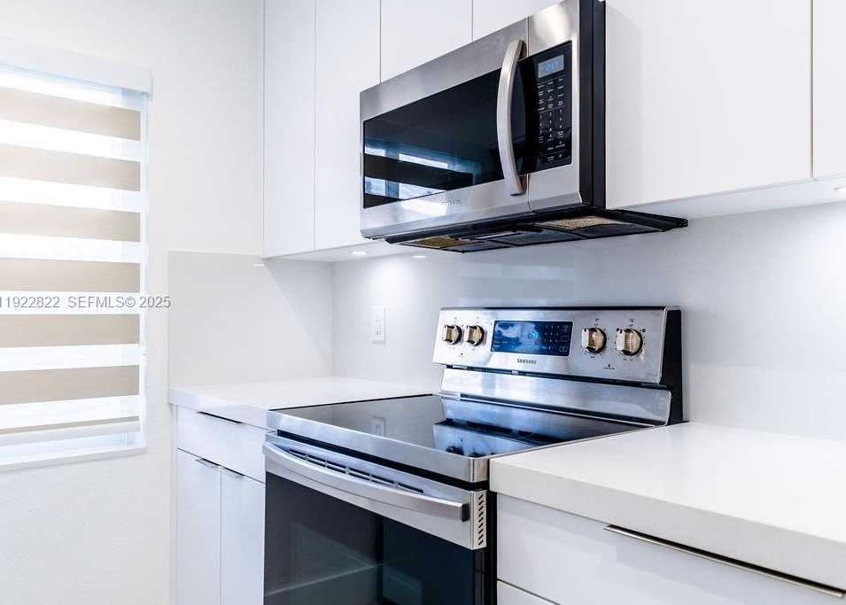 Small Image of 5240 SOUTH WEST 139TH PL, Miami Number 11