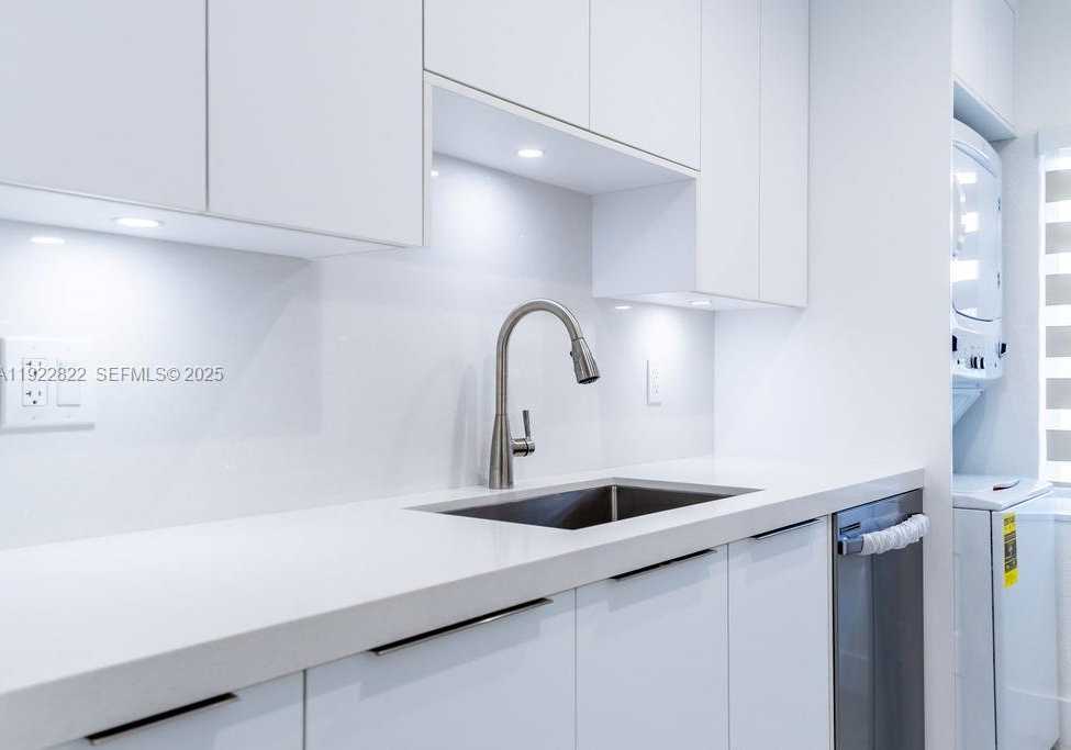 Small Image of 5240 SOUTH WEST 139TH PL, Miami Number 12