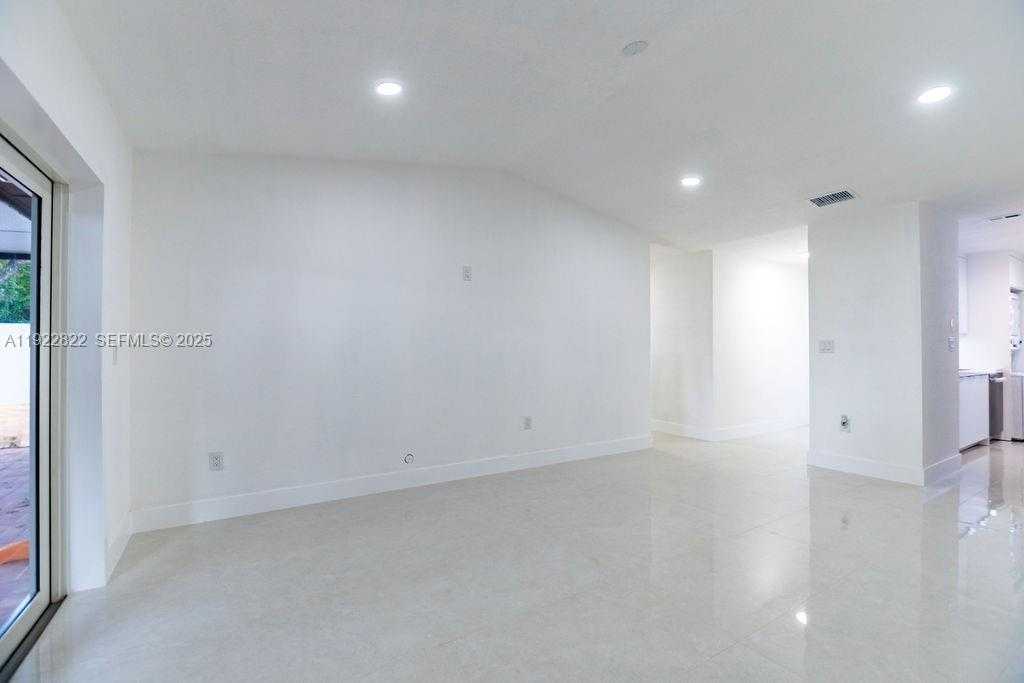 Small Image of 5240 SOUTH WEST 139TH PL, Miami Number 14