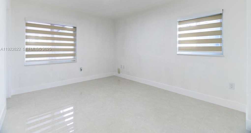 Small Image of 5240 SOUTH WEST 139TH PL, Miami Number 15