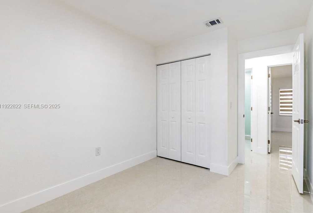 Small Image of 5240 SOUTH WEST 139TH PL, Miami Number 22