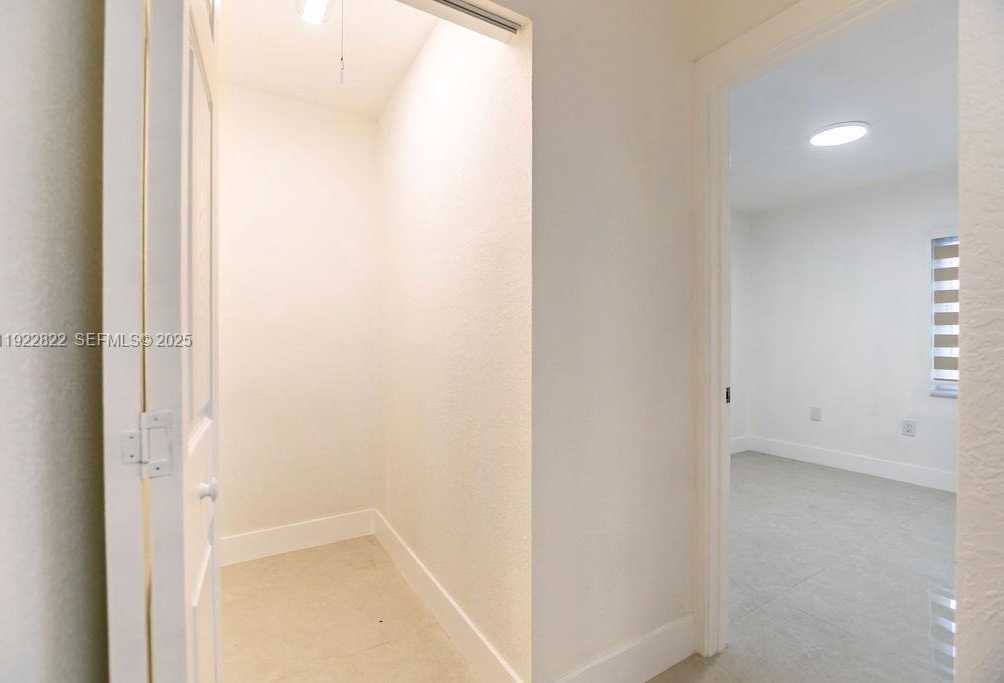 Small Image of 5240 SOUTH WEST 139TH PL, Miami Number 23