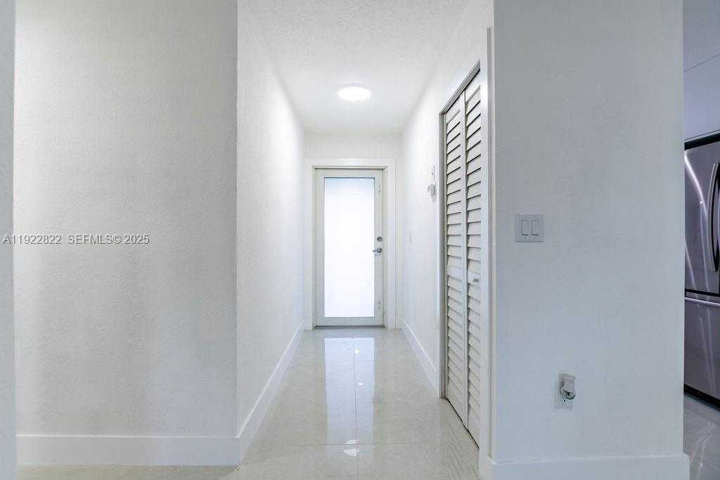 Small Image of 5240 SOUTH WEST 139TH PL, Miami Number 3