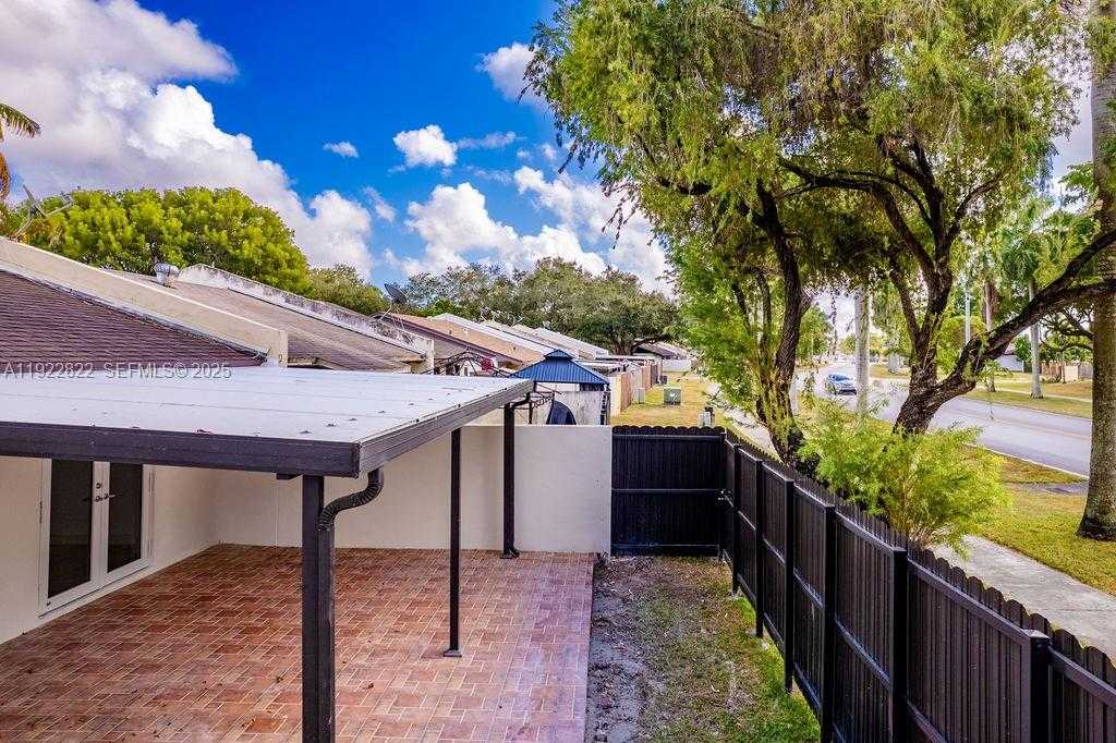 Small Image of 5240 SOUTH WEST 139TH PL, Miami Number 31