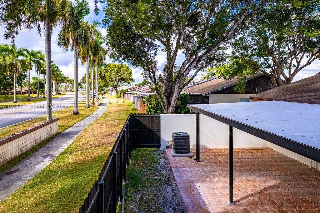 Small Image of 5240 SOUTH WEST 139TH PL, Miami Number 32