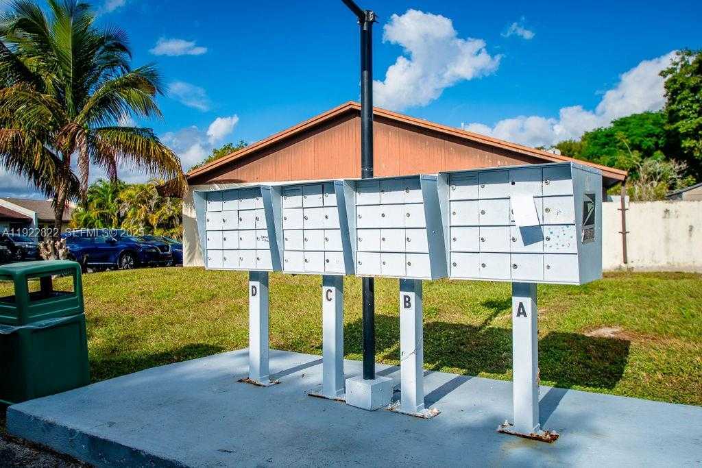 Small Image of 5240 SOUTH WEST 139TH PL, Miami Number 37