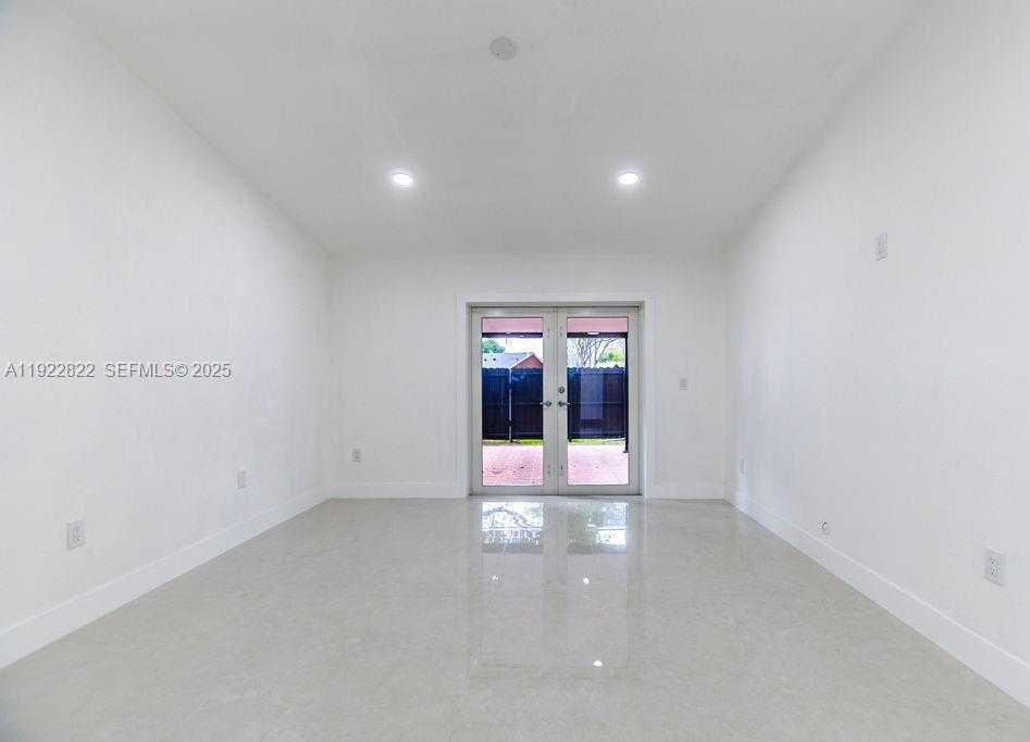 Small Image of 5240 SOUTH WEST 139TH PL, Miami Number 6