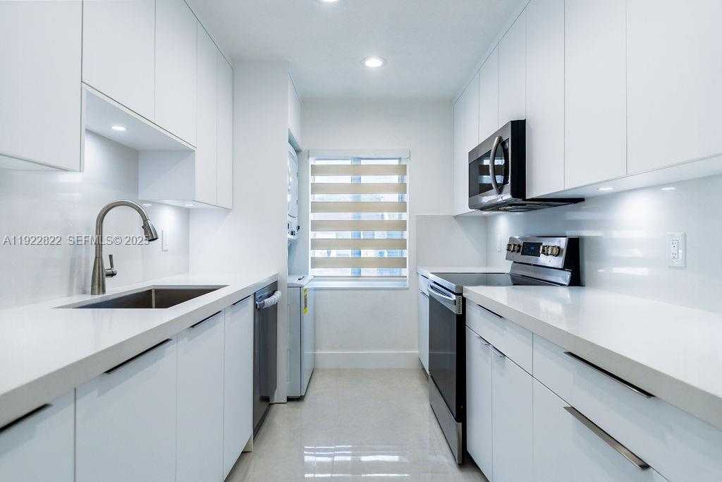 Small Image of 5240 SOUTH WEST 139TH PL, Miami Number 7