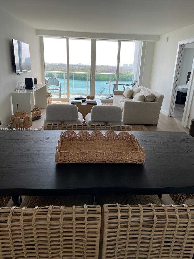 Small Image of 100 BAYVIEW DR #1521, Sunny Isles Beach Number 1