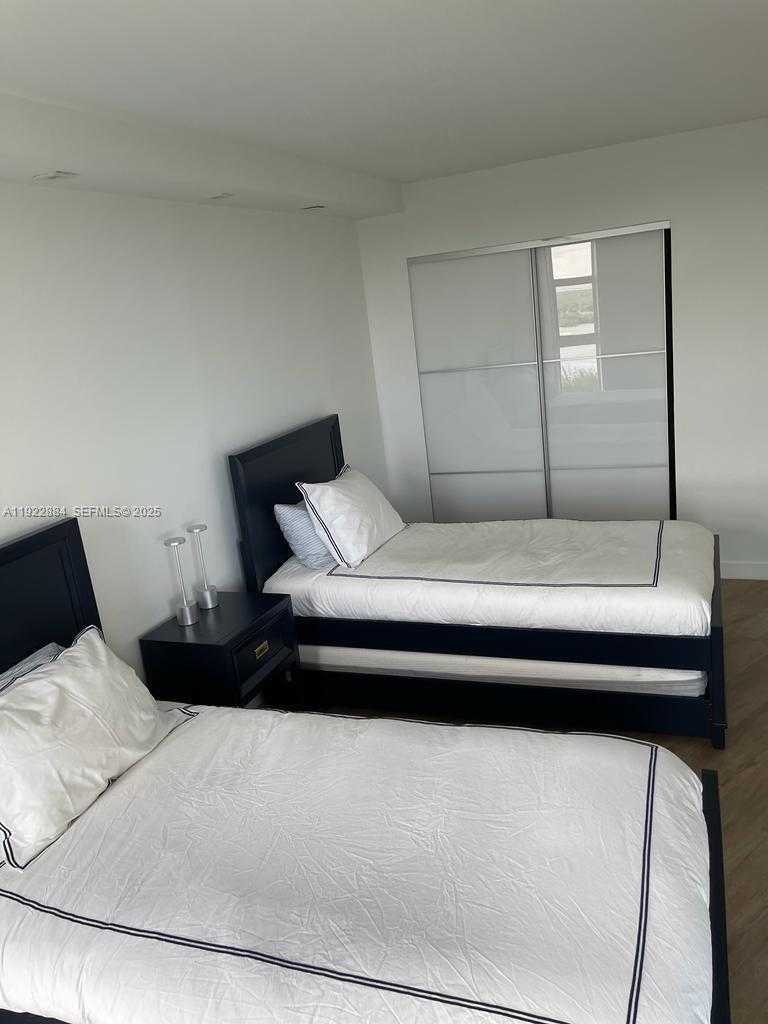 Small Image of 100 BAYVIEW DR #1521, Sunny Isles Beach Number 11