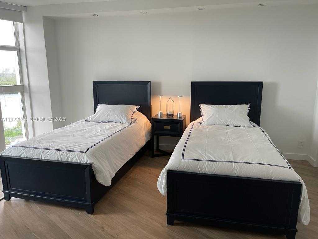 Small Image of 100 BAYVIEW DR #1521, Sunny Isles Beach Number 12