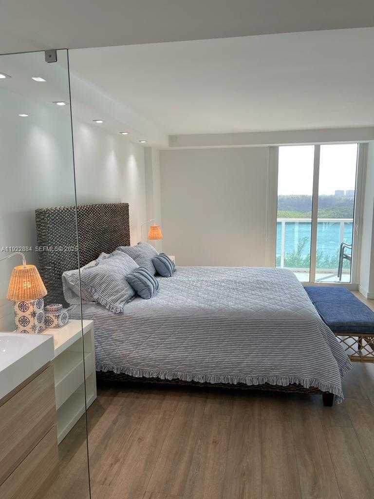 Small Image of 100 BAYVIEW DR #1521, Sunny Isles Beach Number 13