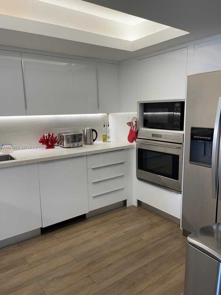 Small Image of 100 BAYVIEW DR #1521, Sunny Isles Beach Number 16