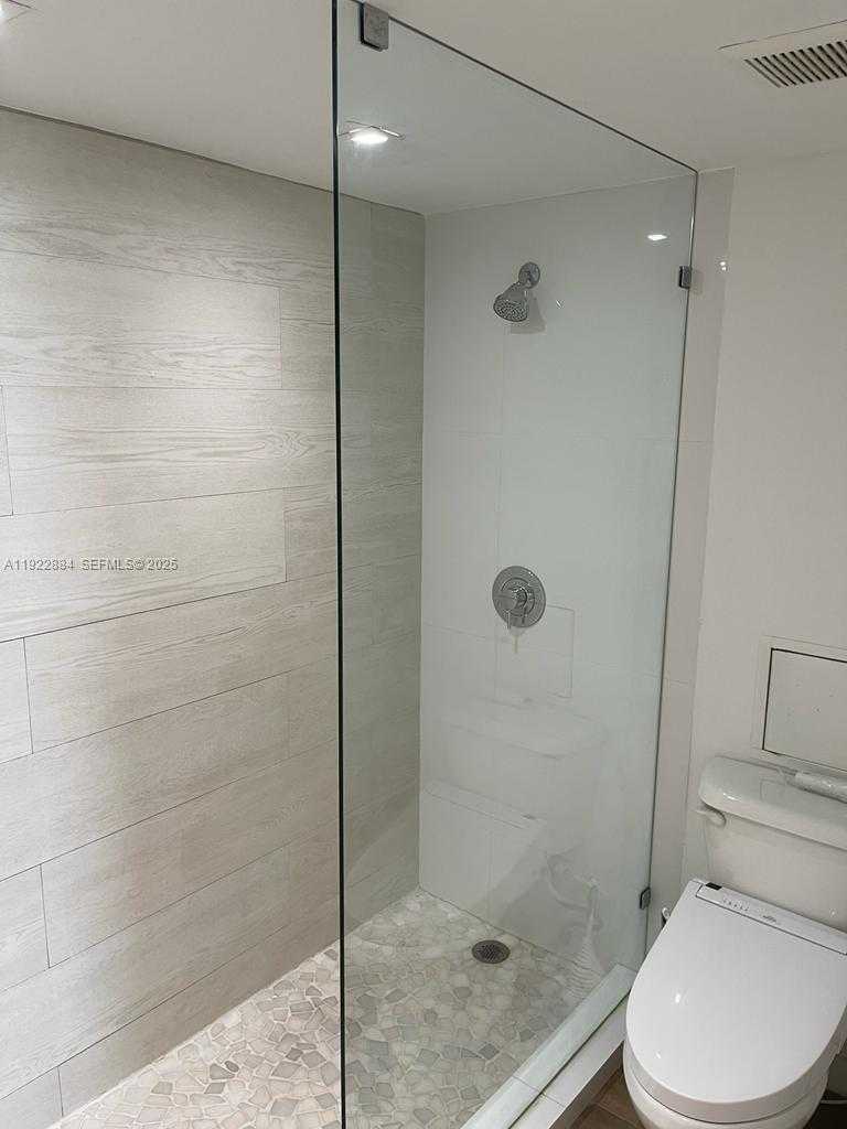 Small Image of 100 BAYVIEW DR #1521, Sunny Isles Beach Number 18