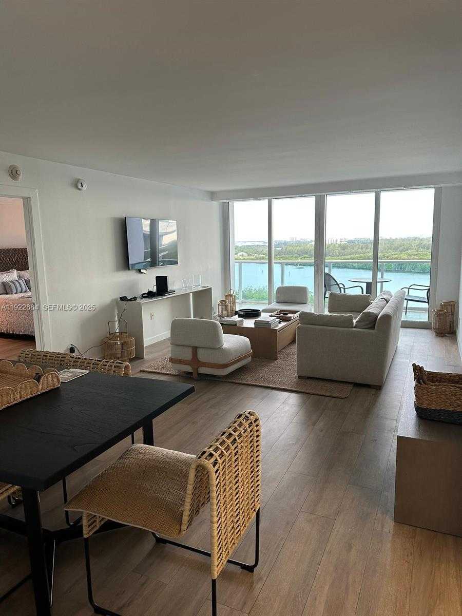 Small Image of 100 BAYVIEW DR #1521, Sunny Isles Beach Number 2