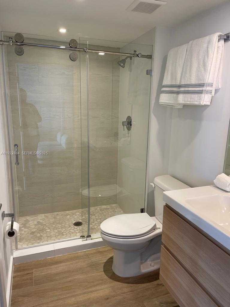 Small Image of 100 BAYVIEW DR #1521, Sunny Isles Beach Number 20