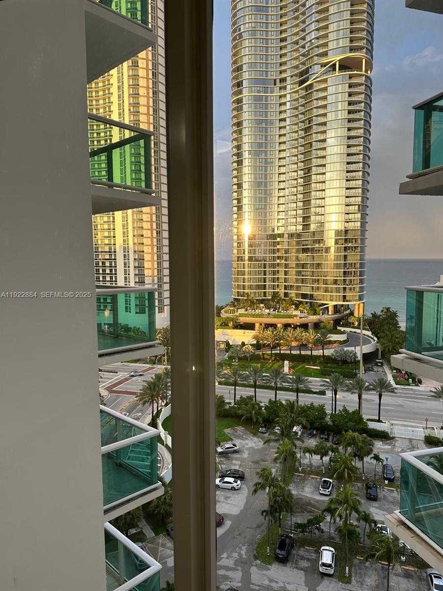 Small Image of 100 BAYVIEW DR #1521, Sunny Isles Beach Number 26