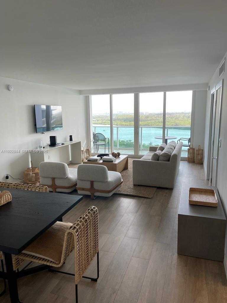 Small Image of 100 BAYVIEW DR #1521, Sunny Isles Beach Number 4