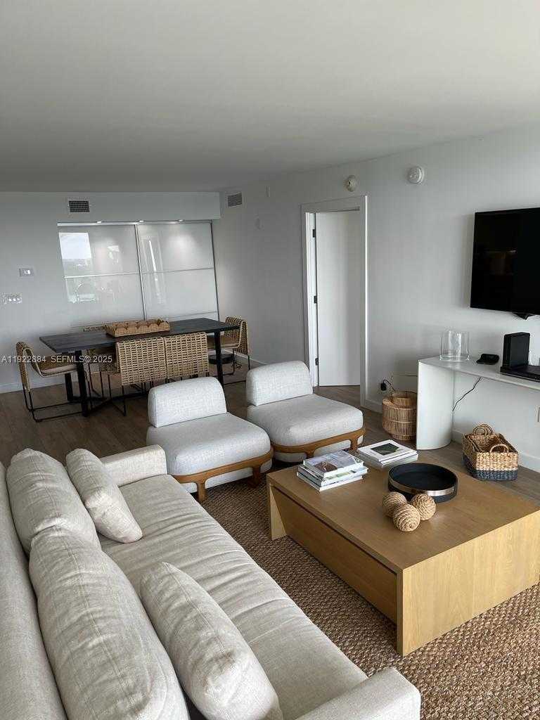 Small Image of 100 BAYVIEW DR #1521, Sunny Isles Beach Number 8