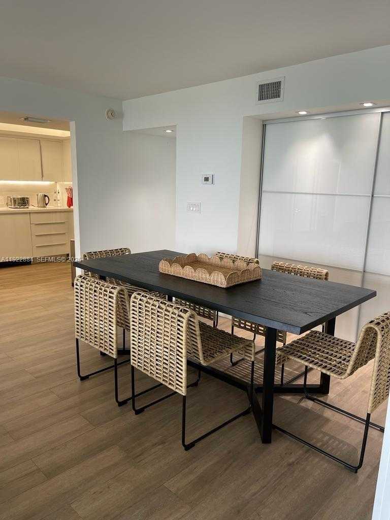 Small Image of 100 BAYVIEW DR #1521, Sunny Isles Beach Number 9