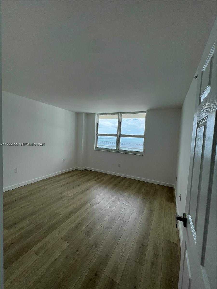 Small Image of 1155 BRICKELL BAY DR #3205, Miami Number 11