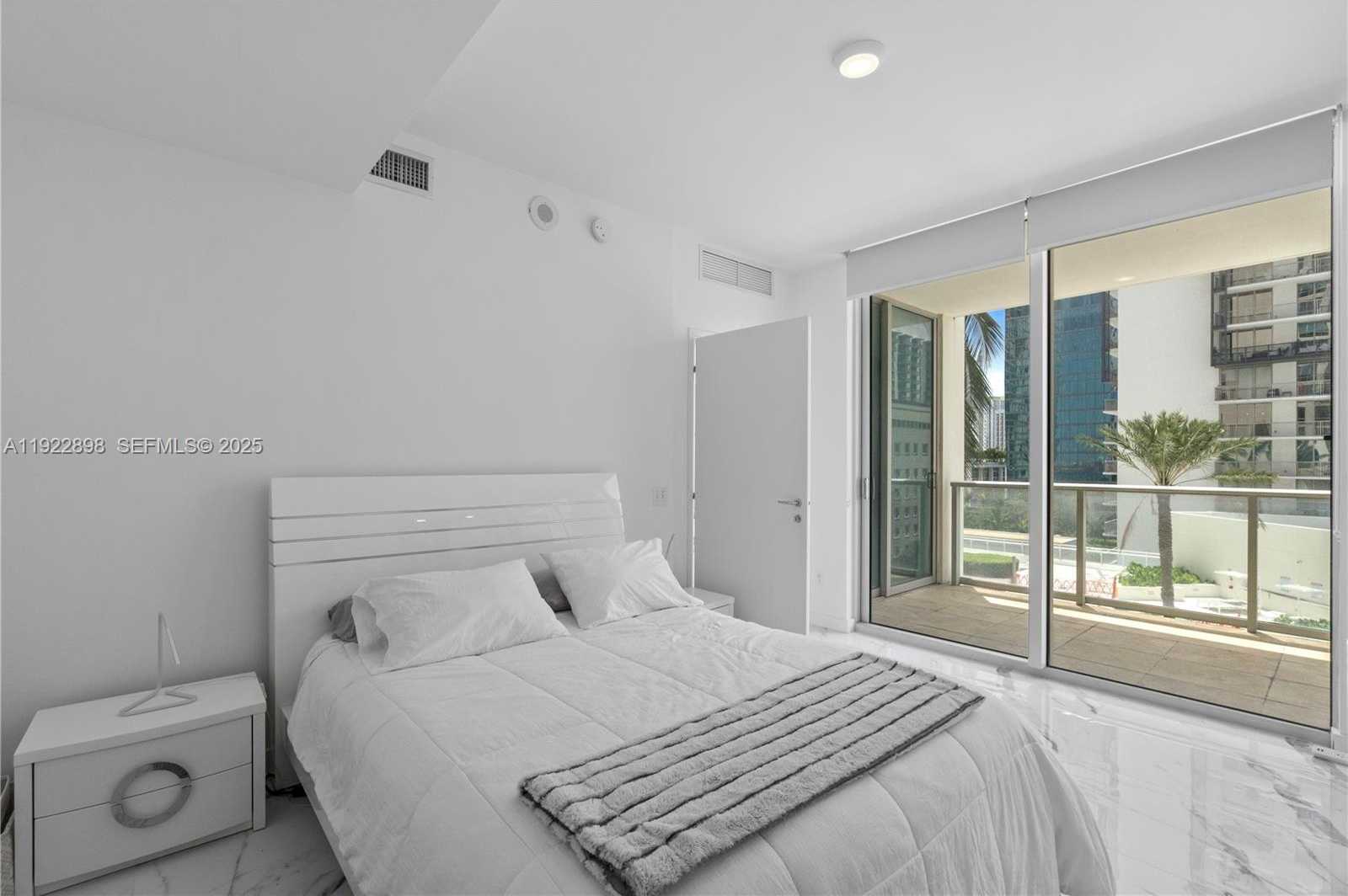 Small Image of 300 SOUTH BISCAYNE BLVD #T-1411, Miami Number 15