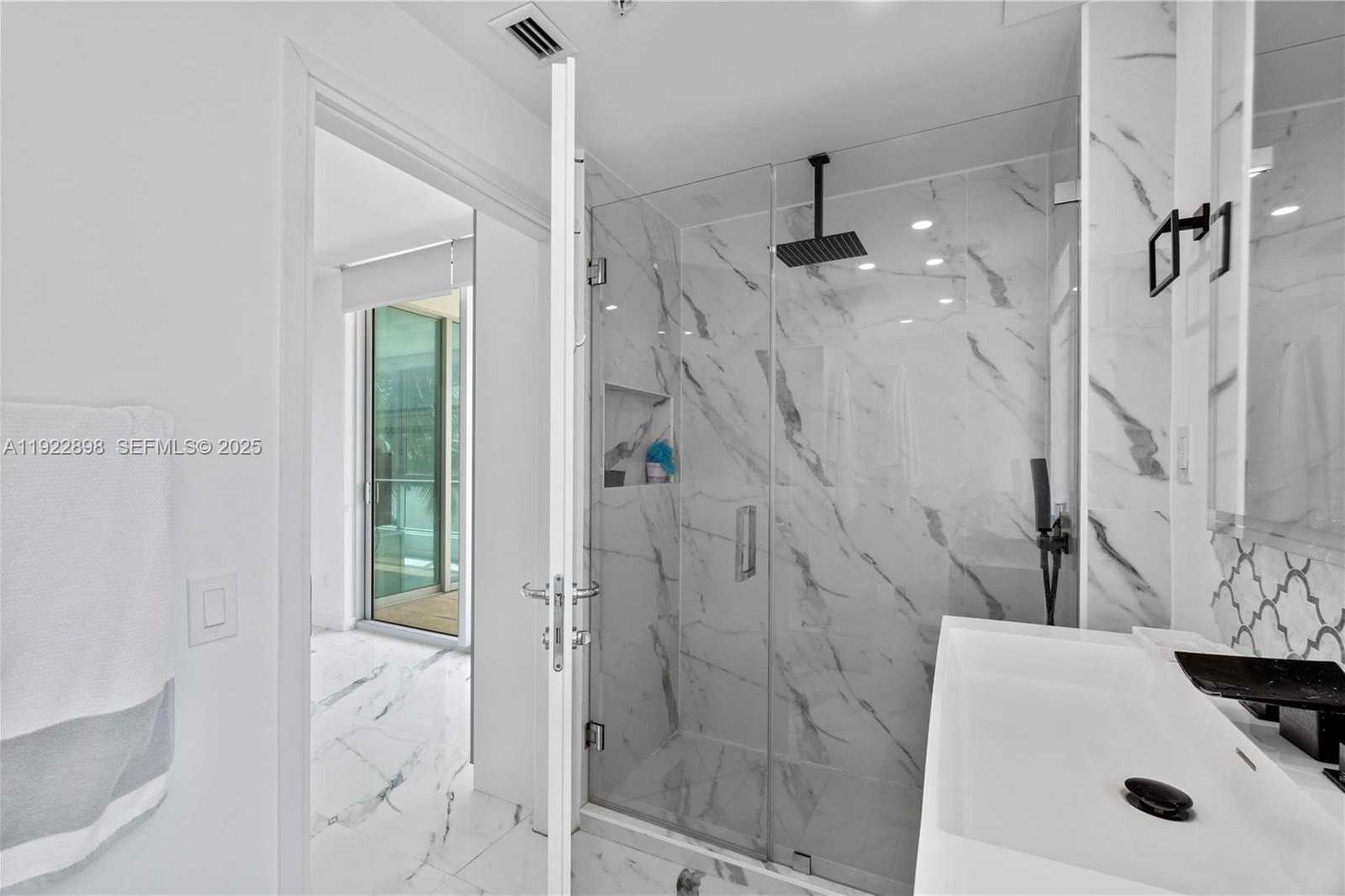 Small Image of 300 SOUTH BISCAYNE BLVD #T-1411, Miami Number 18