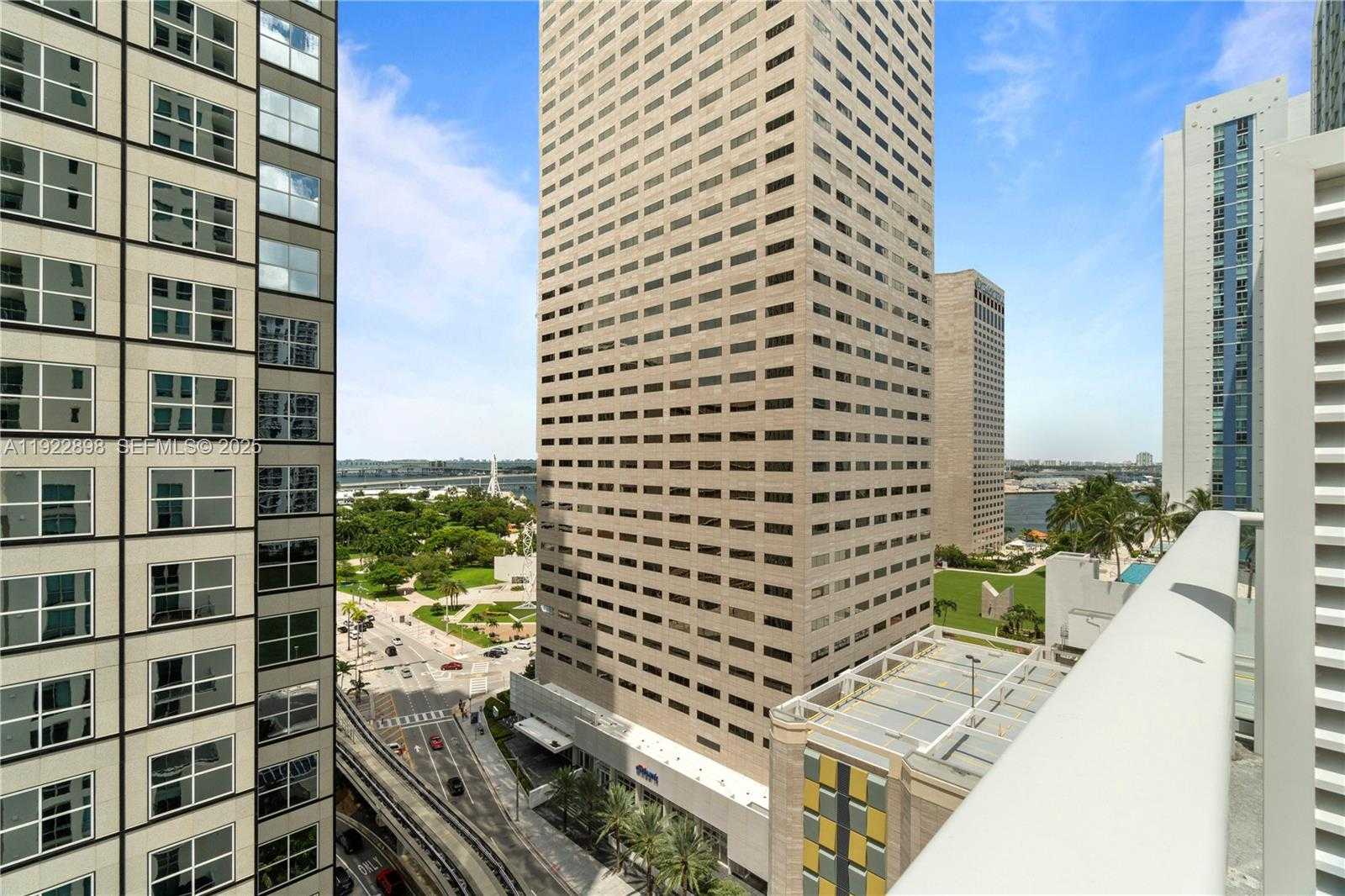 Small Image of 300 SOUTH BISCAYNE BLVD #T-1411, Miami Number 22