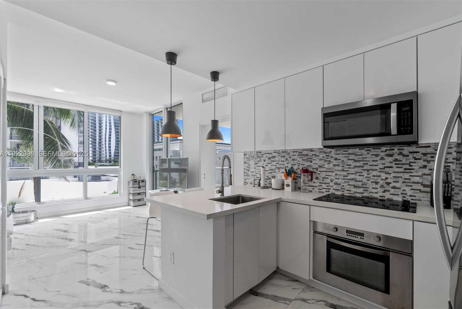 Small Image of 300 SOUTH BISCAYNE BLVD #T-1411, Miami Number 7