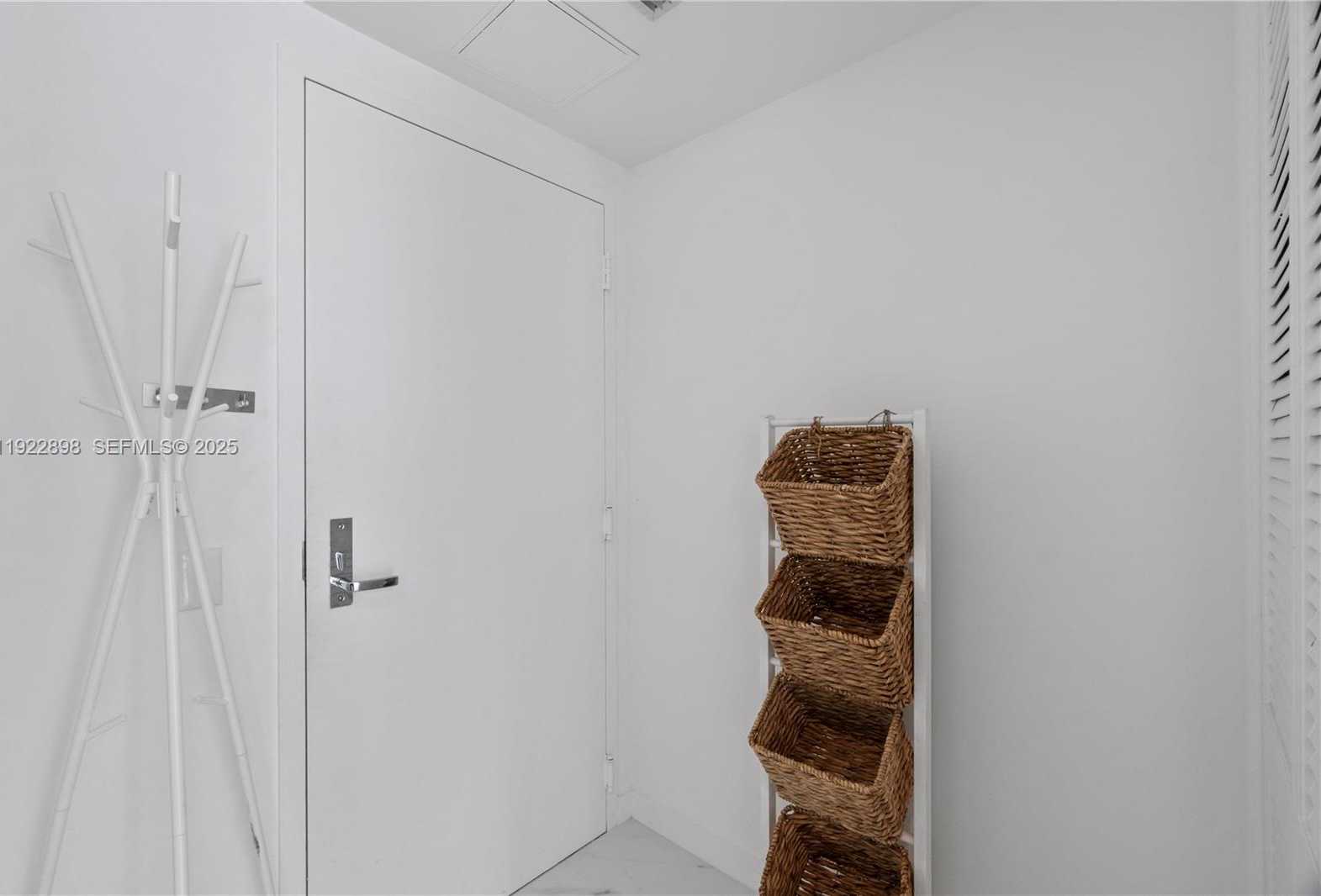 Small Image of 300 SOUTH BISCAYNE BLVD #T-1411, Miami Number 8