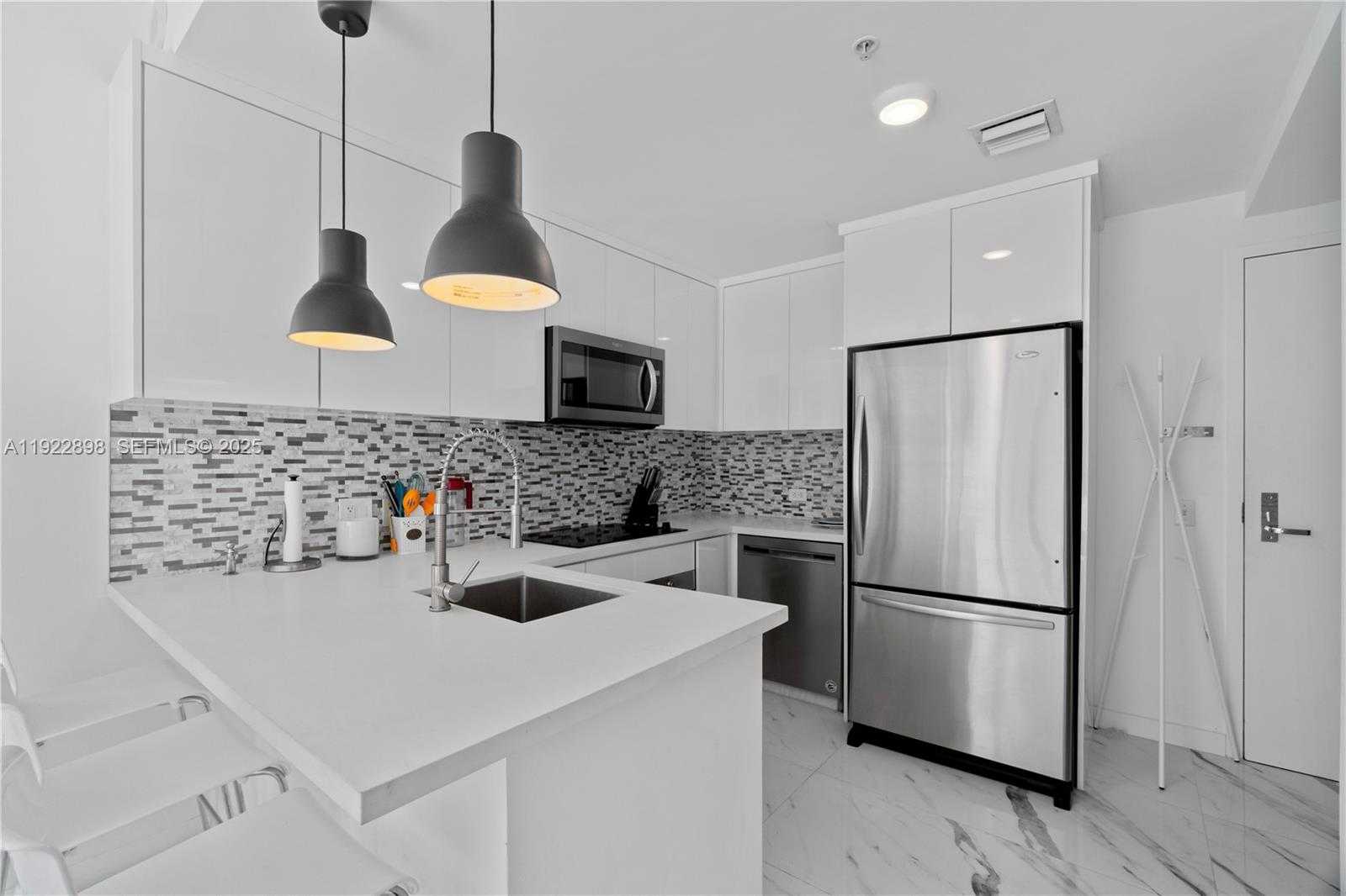 Small Image of 300 SOUTH BISCAYNE BLVD #T-1411, Miami Number 9